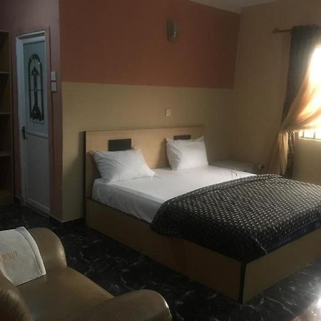 Bucker'S Palace Hotel Shangotedo Esterno foto